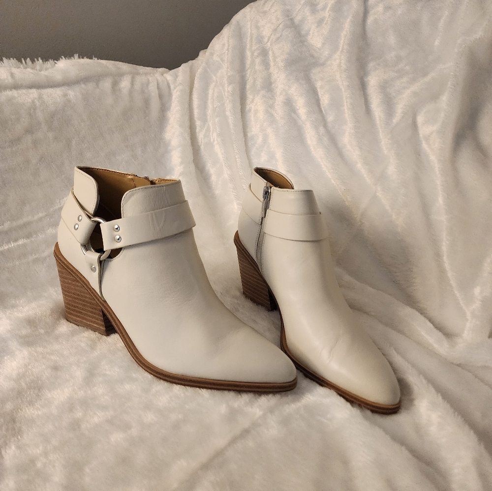 White Leather Nine West Booties Size 7.5